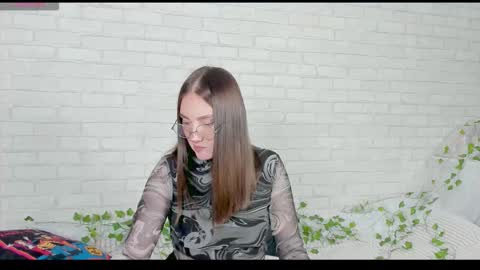 Kat online show from November 6, 2025, 11:33 am