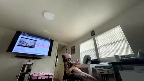 nymphomaticbaby online show from November 12, 2025, 5:02 pm