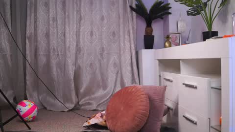 nyrobinova online show from January 22, 2025, 7:03 am