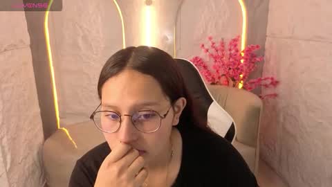 Snapshot of nyx_tamy_tx chatting on October 9, 2025, 1:09 pm Online 800 to 1400 online show from October 9, 2025, 1:09 pm