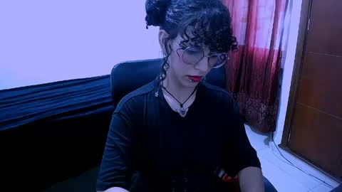 Snapshot of nyxxei chatting on April 22, 2026, 9:27 pm Nyxxei online show from April 22, 2026, 9:27 pm