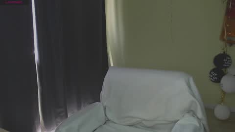 Snapshot of oaklyndobson chatting on September 12, 2025, 10:04 am Oaklyn online show from September 12, 2025, 10:04 am