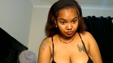 Snapshot of obsidianrose_ chatting on June 8, 2026, 3:40 am obsidianrose_ online show from June 8, 2026, 3:40 am