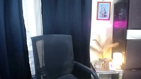 Kyla online show from October 25, 2025, 2:08 am