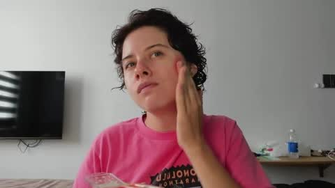 Evie online show from April 20, 2026, 6:49 am