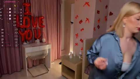 Lynna online show from March 3, 2025, 3:20 pm