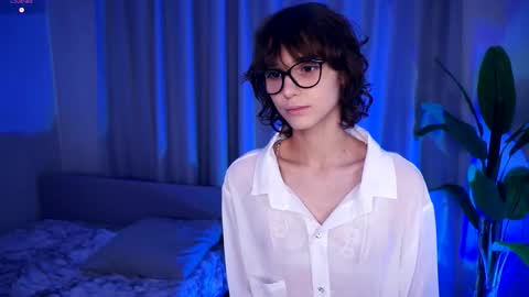 Thea online show from October 4, 2025, 7:01 pm