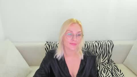 Snapshot of oeigesmik chatting on April 25, 2026, 1:41 pm oeigesmik online show from April 25, 2026, 1:41 pm