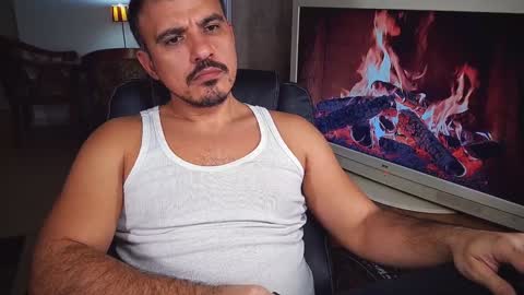 Snapshot of officeman7 chatting on December 25, 2024, 5:15 pm officeman7 online show from December 25, 2024, 5:15 pm