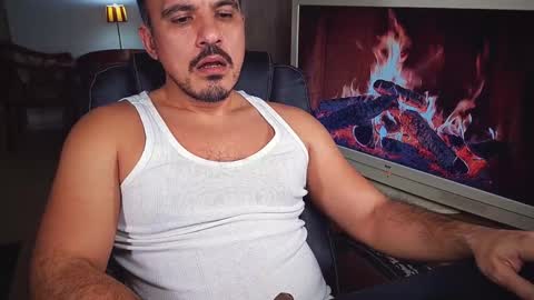 Snapshot of officeman7 chatting on December 25, 2024, 8:17 pm officeman7 online show from December 25, 2024, 8:17 pm