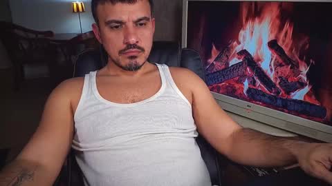 Snapshot of officeman7 chatting on February 2, 2025, 4:32 pm officeman7 online show from February 2, 2025, 4:32 pm