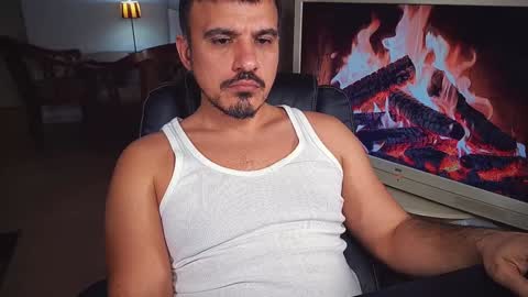 Snapshot of officeman7 chatting on February 5, 2025, 8:25 pm officeman7 online show from February 5, 2025, 8:25 pm