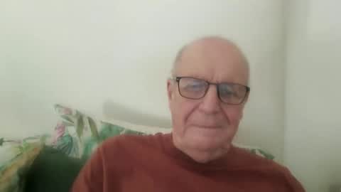 Snapshot of oggi95 chatting on May 13, 2026, 2:14 pm oggi95 online show from May 13, 2026, 2:14 pm