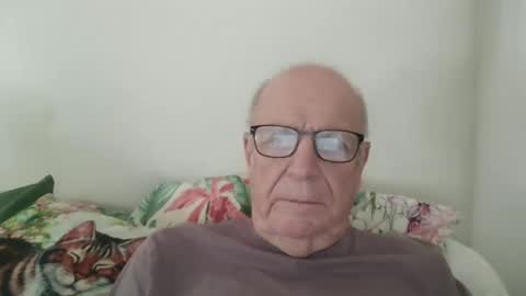 Snapshot of oggi95 chatting on May 21, 2026, 12:23 pm oggi95 online show from May 21, 2026, 12:23 pm