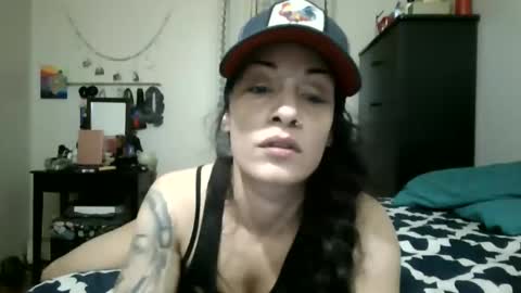 Lit en Cama online show from January 4, 2025, 5:27 am