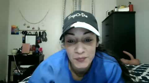 Lit en Cama online show from January 12, 2025, 5:56 am