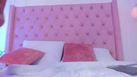 Holly online show from February 15, 2025, 8:11 pm