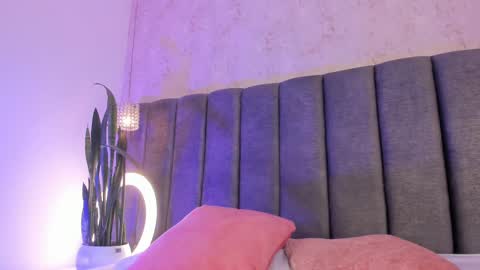 Holly online show from February 17, 2025, 7:42 pm