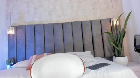 Holly online show from March 1, 2025, 11:04 pm