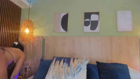 Holly online show from September 16, 2025, 11:33 am