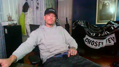 Snapshot of oh_you_know69 chatting on July 8, 2026, 3:05 pm who dares toss me some tips lets have fun online show from July 8, 2026, 3:05 pm