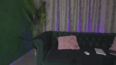 Julia online show from February 6, 2025, 10:37 am