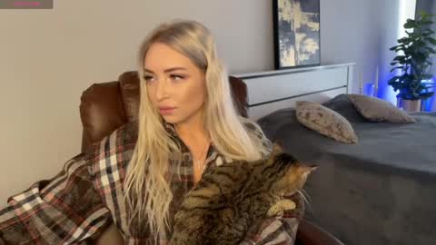 Emma online show from June 1, 2026, 1:18 am