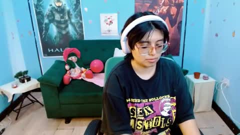 Snapshot of ohmysqueak chatting on May 8, 2026, 3:39 pm ohmysqueak online show from May 8, 2026, 3:39 pm