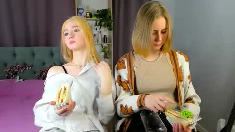 Emi and Ohpi online show from March 11, 2026, 12:55 pm