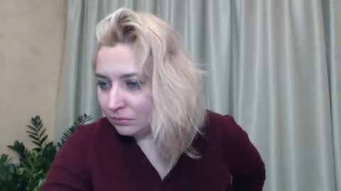 Snapshot of ohsweetiren chatting on December 7, 2024, 7:38 am Iren online show from December 7, 2024, 7:38 am