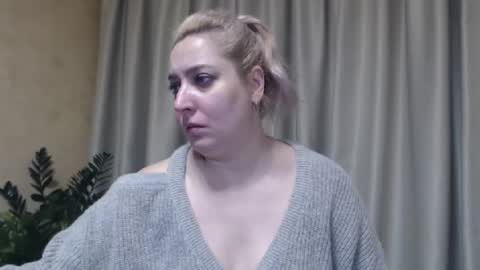 Snapshot of ohsweetiren chatting on January 28, 2025, 7:00 am Iren online show from January 28, 2025, 7:00 am
