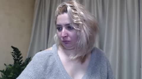 Snapshot of ohsweetiren chatting on February 25, 2025, 6:36 am Iren online show from February 25, 2025, 6:36 am