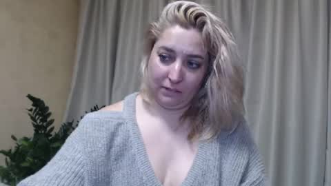 Snapshot of ohsweetiren chatting on February 25, 2025, 9:42 am Iren online show from February 25, 2025, 9:42 am