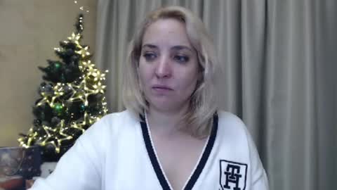Snapshot of ohsweetmari chatting on December 23, 2024, 6:16 pm Mari online show from December 23, 2024, 6:16 pm