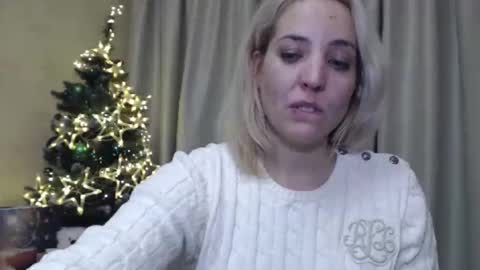 Snapshot of ohsweetmari chatting on December 26, 2024, 12:14 am Mari online show from December 26, 2024, 12:14 am