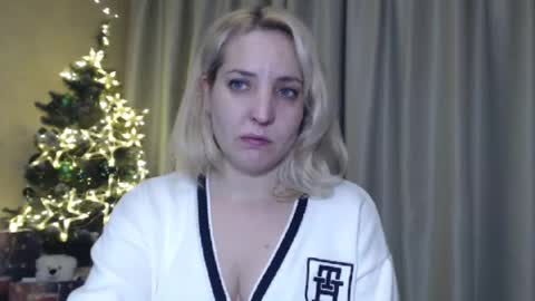 Snapshot of ohsweetmari chatting on January 3, 2025, 3:44 pm Mari online show from January 3, 2025, 3:44 pm