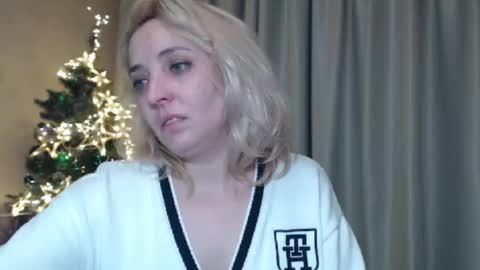 Snapshot of ohsweetmari chatting on January 3, 2025, 9:47 pm Mari online show from January 3, 2025, 9:47 pm