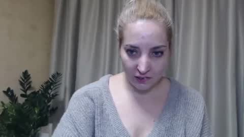 Snapshot of ohsweetmari chatting on January 18, 2025, 2:55 pm Mari online show from January 18, 2025, 2:55 pm