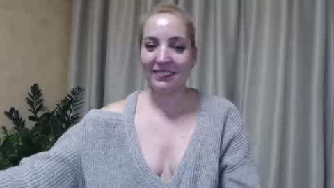 Snapshot of ohsweetmari chatting on January 19, 2025, 12:06 am Mari online show from January 19, 2025, 12:06 am