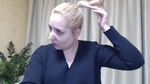 Snapshot of ohsweetmari chatting on January 22, 2025, 6:31 pm Mari online show from January 22, 2025, 6:31 pm