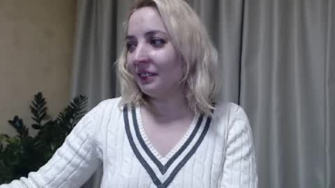 Snapshot of ohsweetmari chatting on January 23, 2025, 5:10 pm Mari online show from January 23, 2025, 5:10 pm