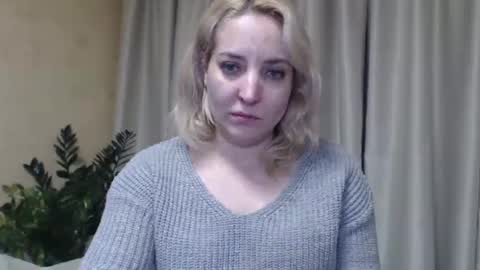 Snapshot of ohsweetmari chatting on January 25, 2025, 6:35 pm Mari online show from January 25, 2025, 6:35 pm