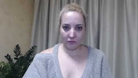 Snapshot of ohsweetmari chatting on January 26, 2025, 12:11 pm Mari online show from January 26, 2025, 12:11 pm