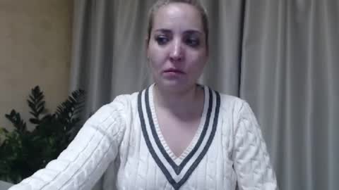 Snapshot of ohsweetmari chatting on February 1, 2025, 8:16 pm Mari online show from February 1, 2025, 8:16 pm