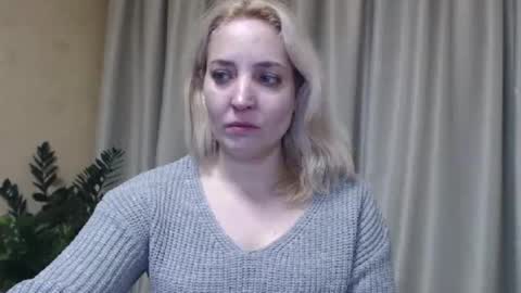Snapshot of ohsweetmari chatting on February 5, 2025, 5:53 pm Mari online show from February 5, 2025, 5:53 pm
