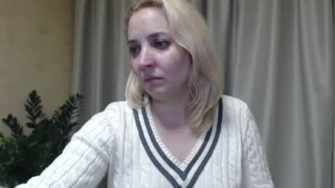 Snapshot of ohsweetmari chatting on February 8, 2025, 8:42 pm Mari online show from February 8, 2025, 8:42 pm