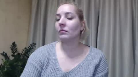 Snapshot of ohsweetmari chatting on February 12, 2025, 12:12 pm Mari online show from February 12, 2025, 12:12 pm
