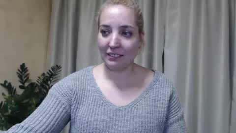 Snapshot of ohsweetmari chatting on February 12, 2025, 9:43 pm Mari online show from February 12, 2025, 9:43 pm