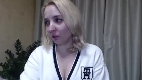 Snapshot of ohsweetmari chatting on February 13, 2025, 3:14 pm Mari online show from February 13, 2025, 3:14 pm