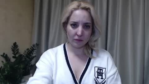 Snapshot of ohsweetmari chatting on February 13, 2025, 6:16 pm Mari online show from February 13, 2025, 6:16 pm